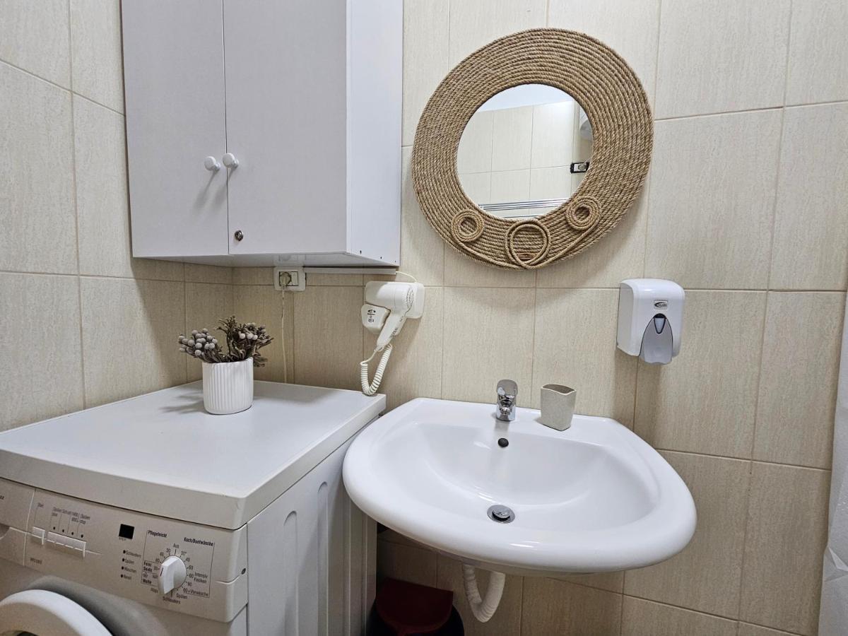 Vibe Studio Apartment Tirana Exteriör bild
